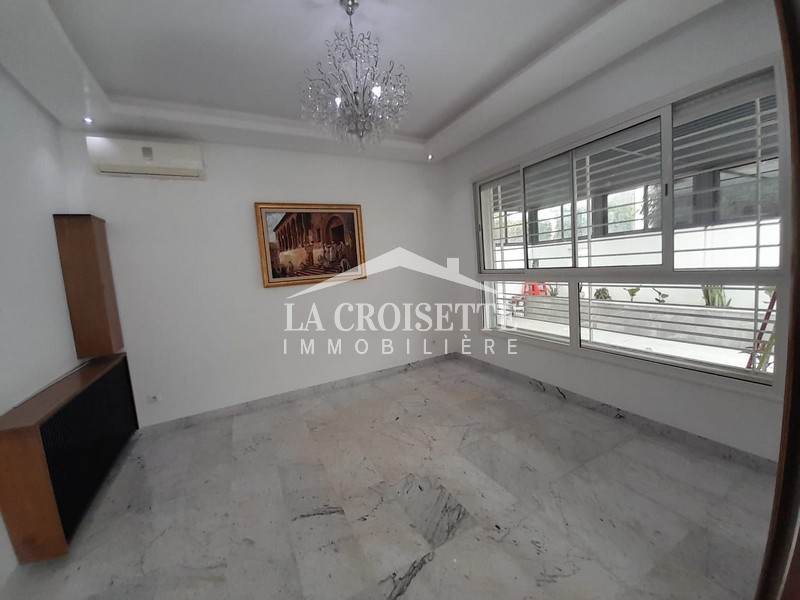 Duplex S+4 avec jardin et piscine à La Soukra